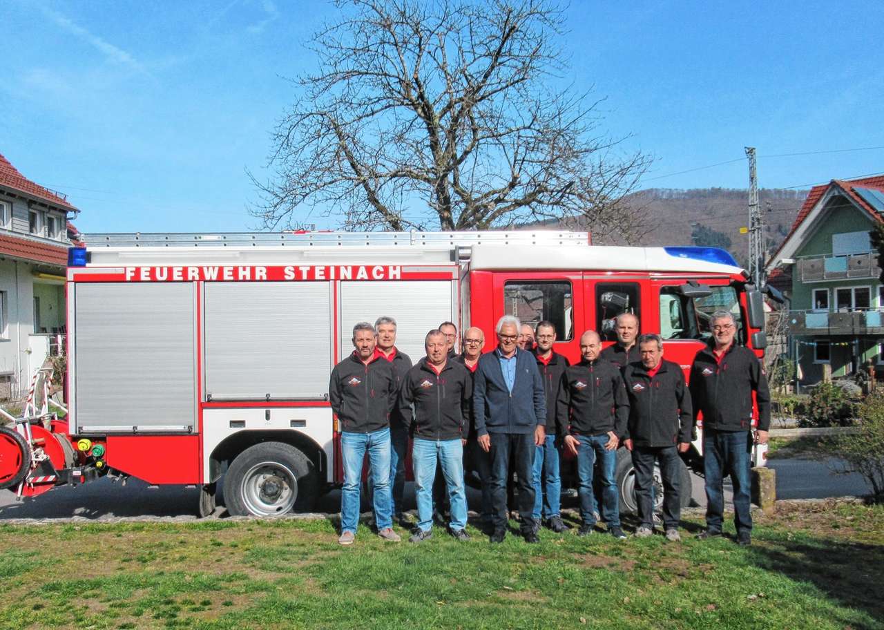 Feuerwehr gratuliert dem Ehrenkommandanten Herbert Rohkohl