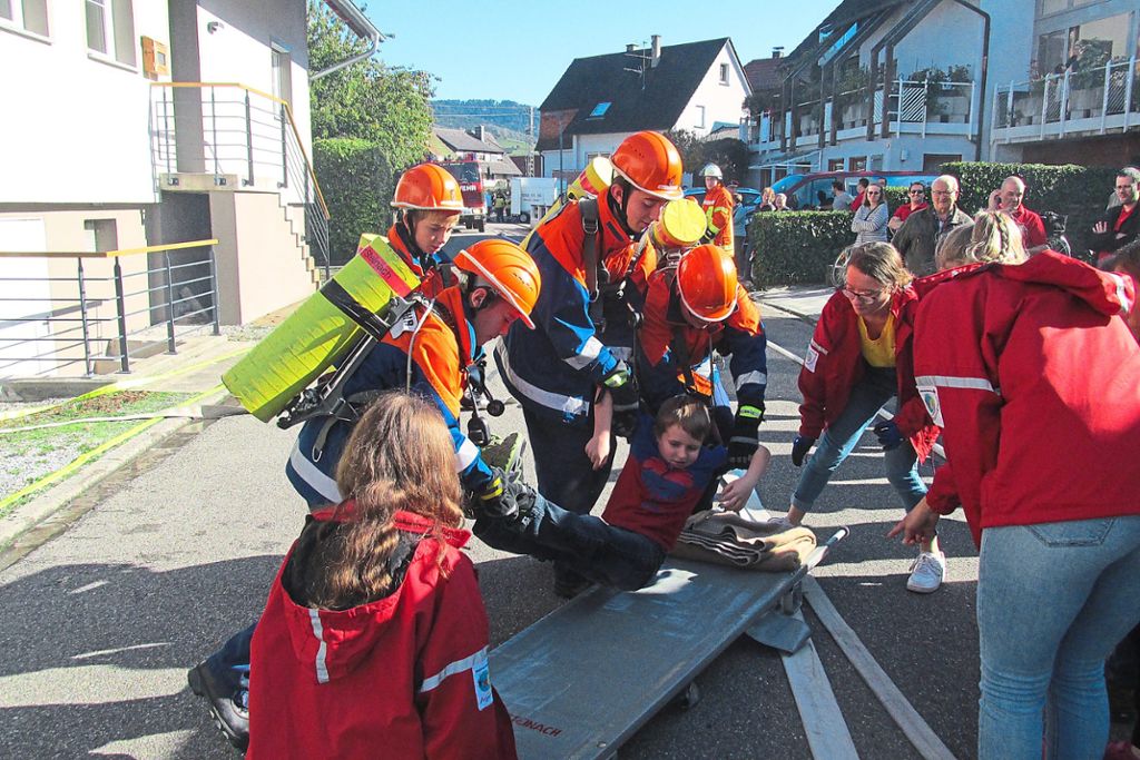 Nachwuchs-Lebensretter meistern Übungsfall