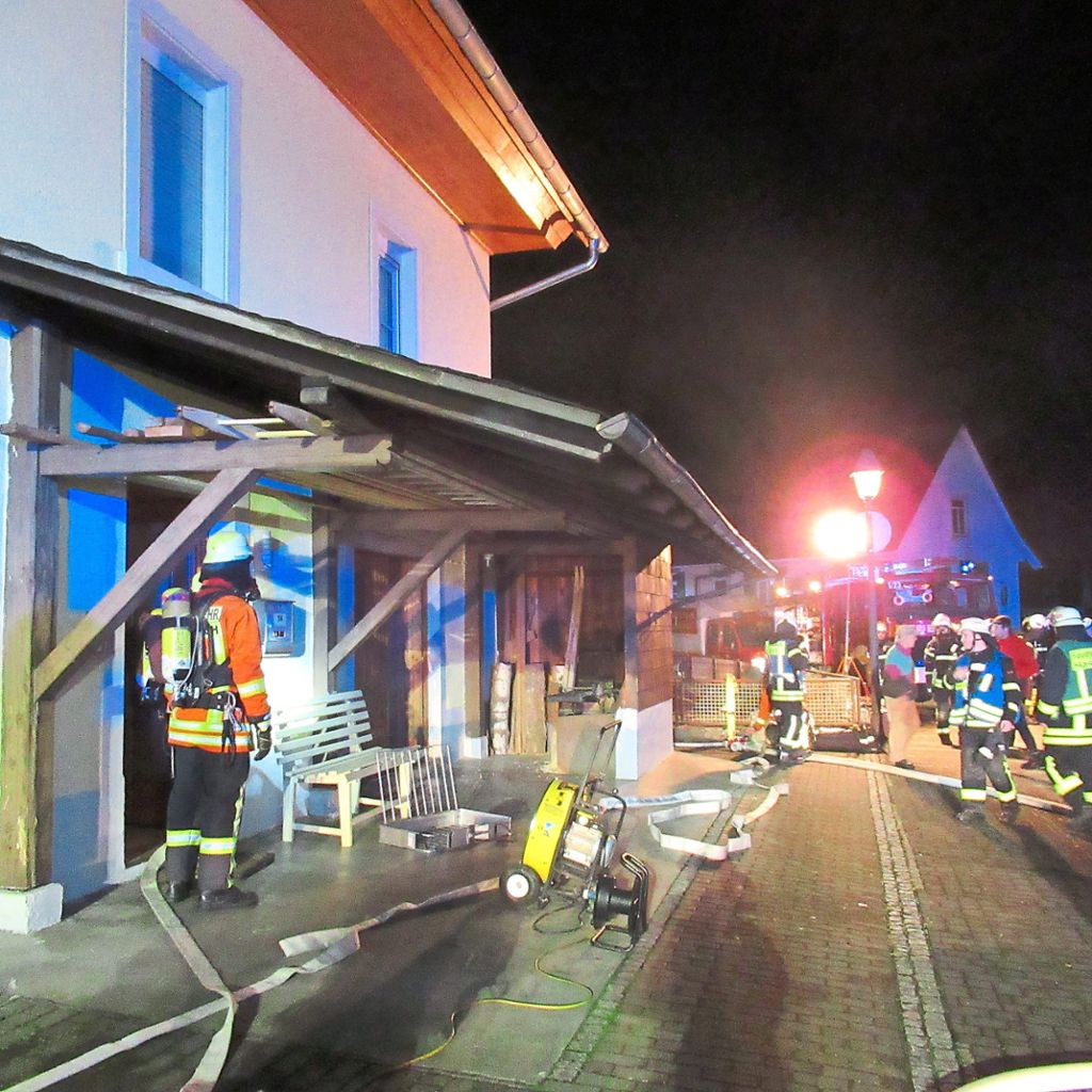 Feuer: Polizisten wecken Bewohner