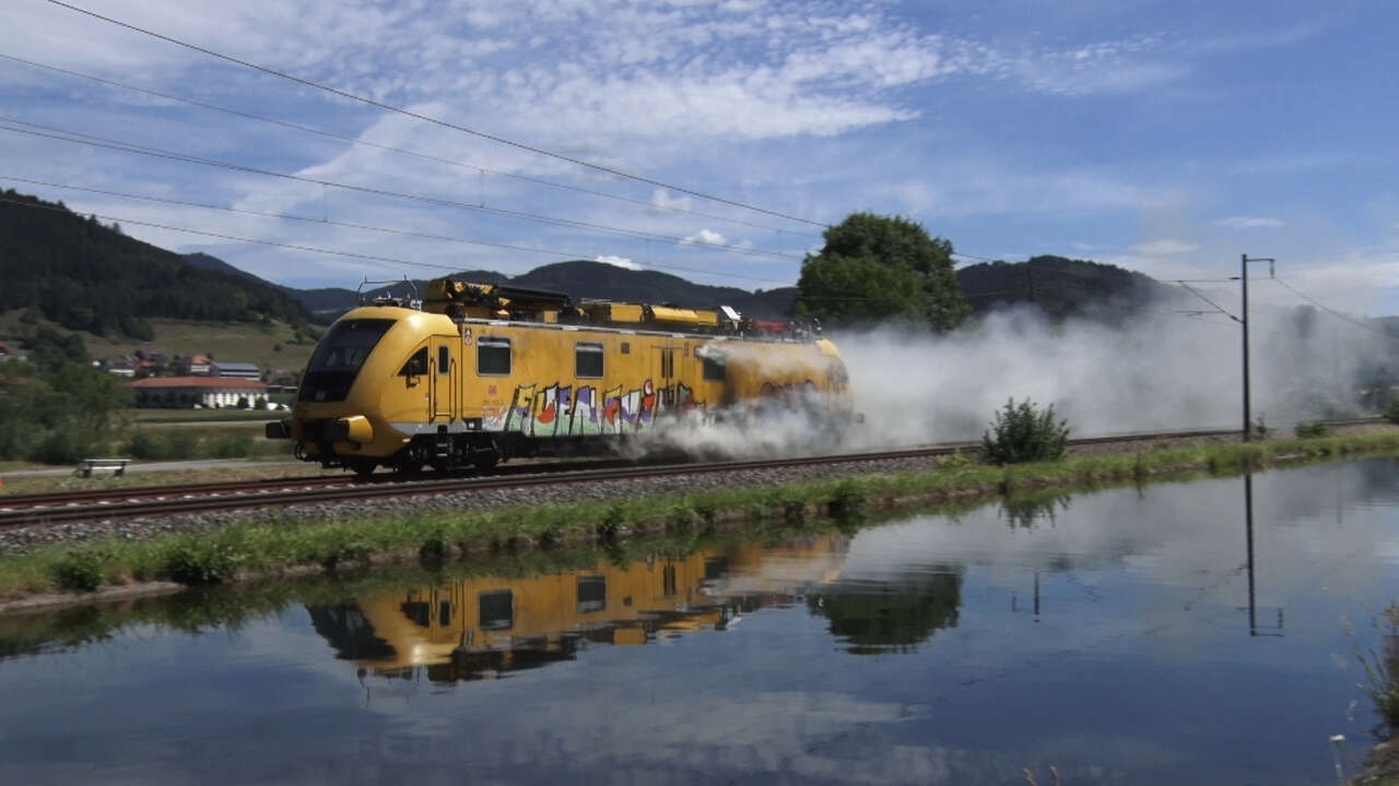 Brennender Zug rollt auf Offenburg zu – Lokführer abgesprungen