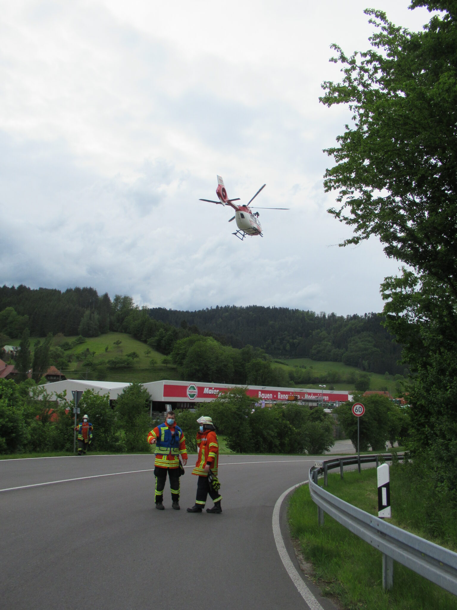 Motorradfahrer stürzt beim Überholen und stirbt