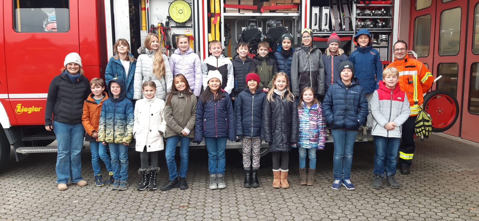 Die 4. Klasse zu Besuch bei der Feuerwehr Steinach