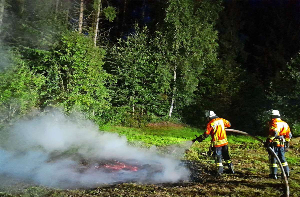Steinacher Feuerwehr löscht „Feuerhaufen“
