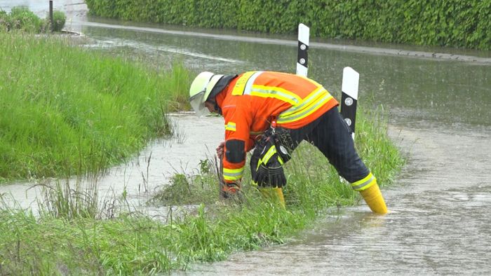 Wassermassen überfluten die Straßen in Steinach