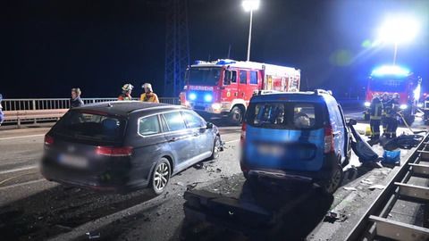 Schwerer Unfall bei Steinach: Drei Verletzte nach Frontalzusammenstoß auf der&nbsp;B33