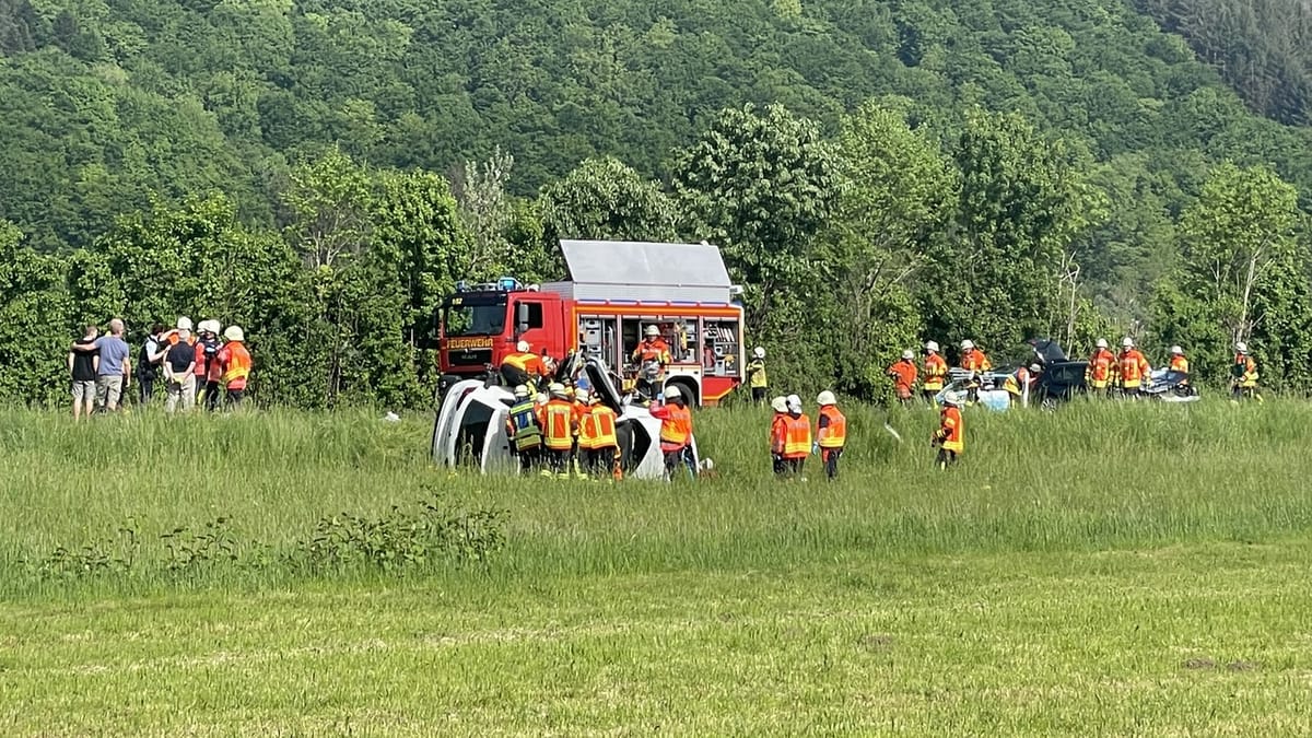 Frontalzusammenstoß bei Steinach: 77-jährige Beifahrerin verstorben